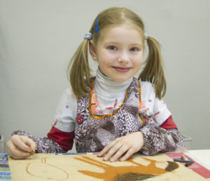 Яна, 6 лет. Рисуем древних животных.